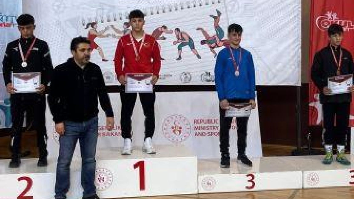 Öğrencimiz Uğurcan Silme Serbest Güreş Masabakalarında Türkiye Şampiyonu olmuştur